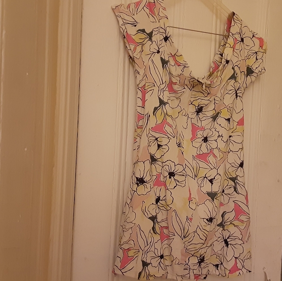 Flower Patterned Top - Picture 2 of 2